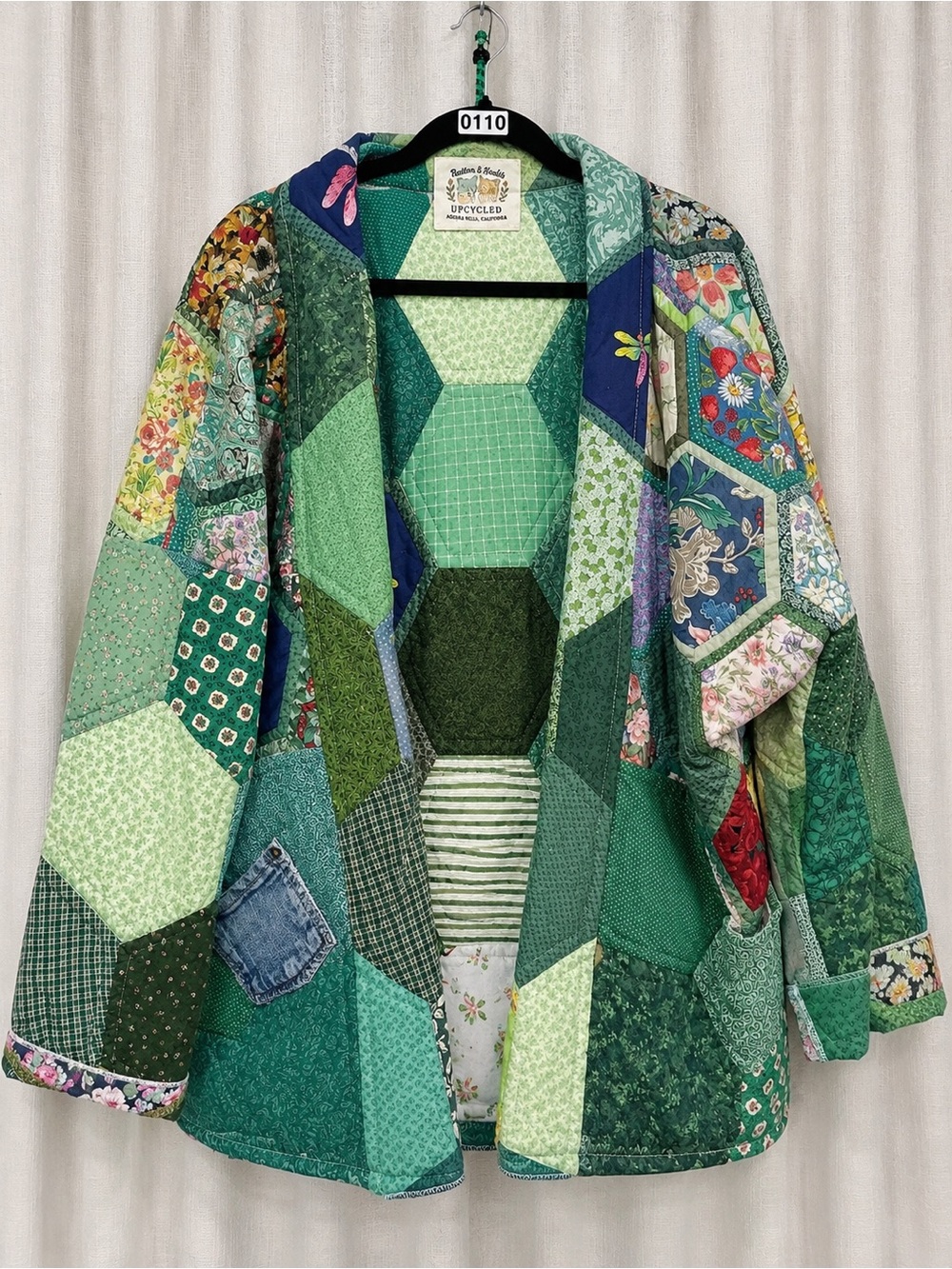 110🌟 Handmade Upcycled Patchwork Quilt Jacket - Picture 1 of 2